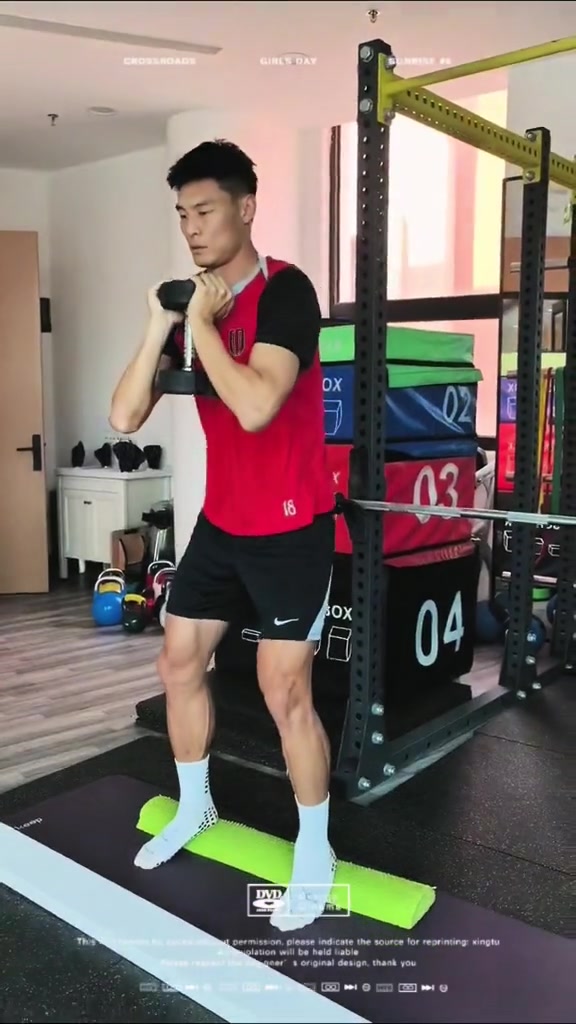 成都蓉城后卫韩鹏飞晒个人恢复训练视频：积极康复，早日回归