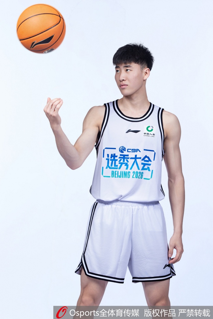 媒体人：江苏安排曹芷豪和庞峥麟同住一房 盼他能快速适应CBA节奏
