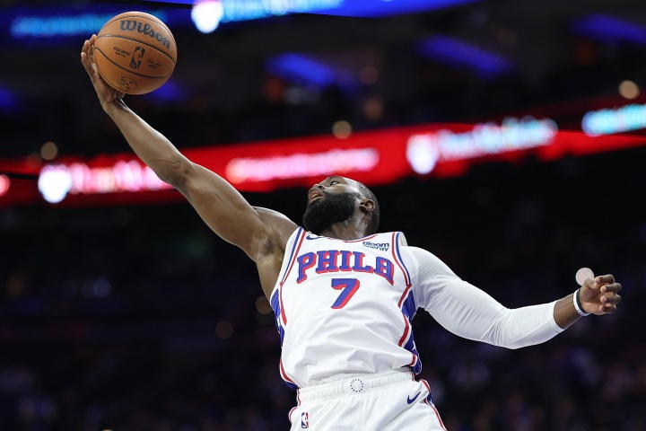 很全面！杰伦·布朗半场11中5拿14分6板3助2帽1断 正负值+8