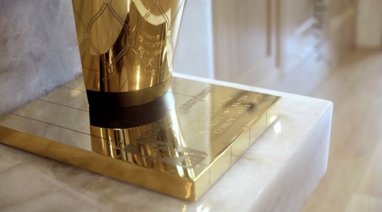 詹姆斯：能在疫情期间为洛杉矶带回冠军奖杯 这是又一项非凡成就